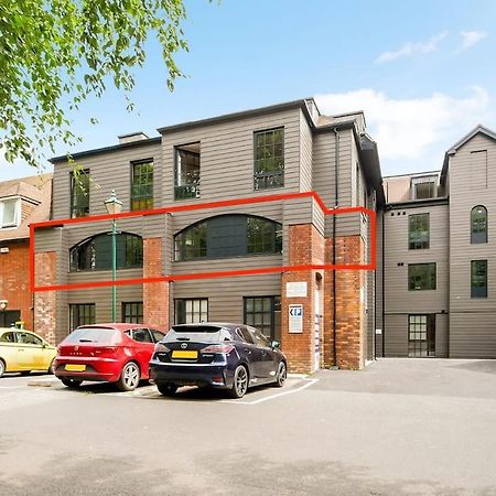 Stylish City Centre Apartment With Sauna Chichester Extérieur photo