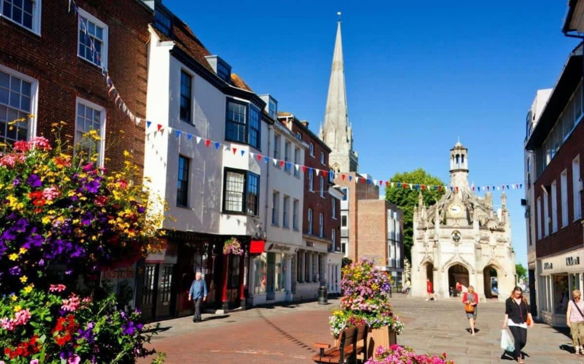 Stylish City Centre Apartment With Sauna Chichester Extérieur photo