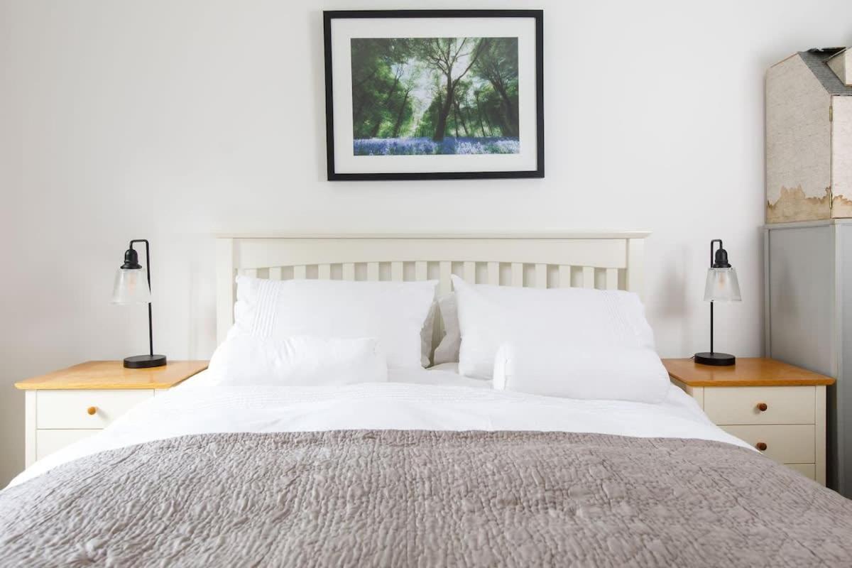 Stylish City Centre Apartment With Sauna Chichester Extérieur photo