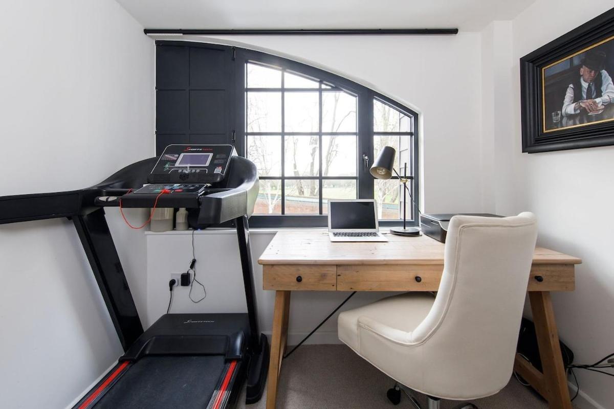 Stylish City Centre Apartment With Sauna Chichester Extérieur photo