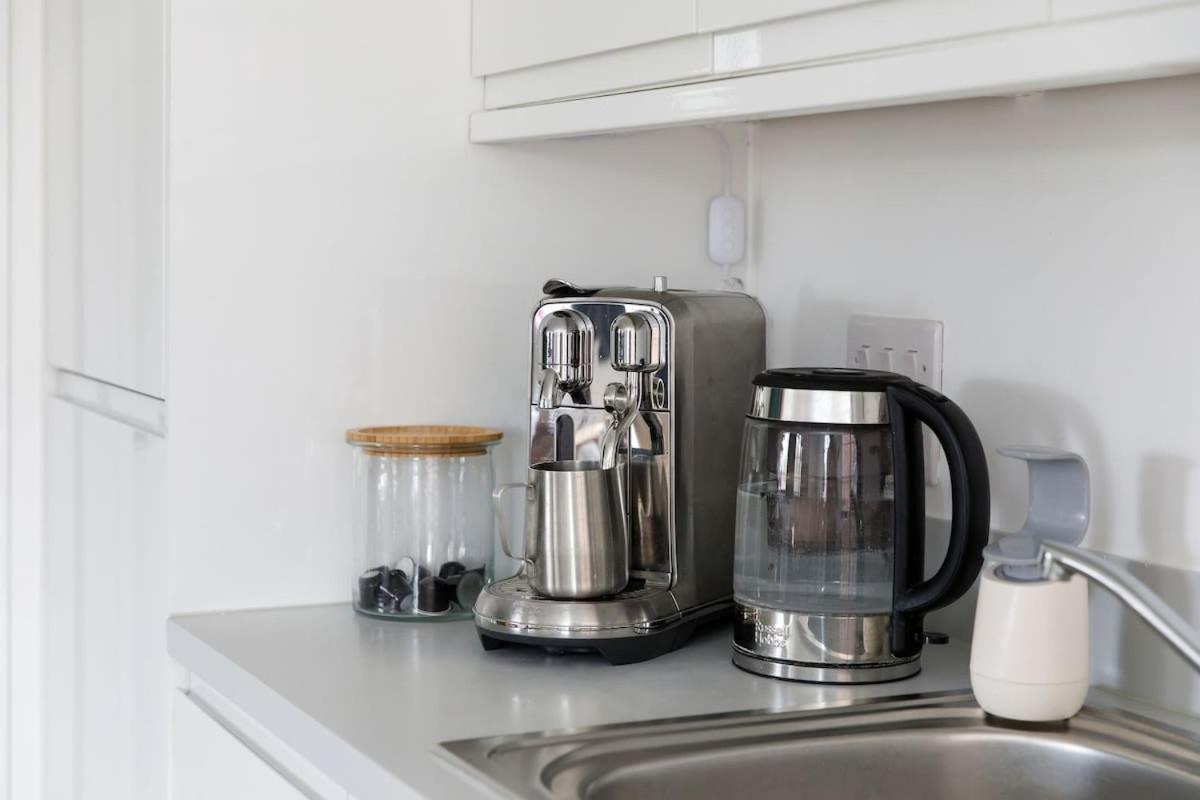 Stylish City Centre Apartment With Sauna Chichester Extérieur photo