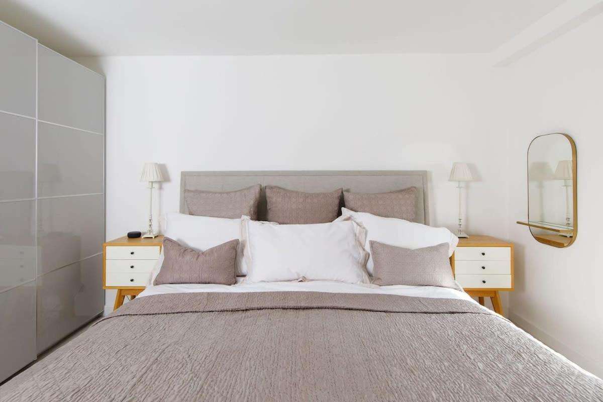 Stylish City Centre Apartment With Sauna Chichester Extérieur photo