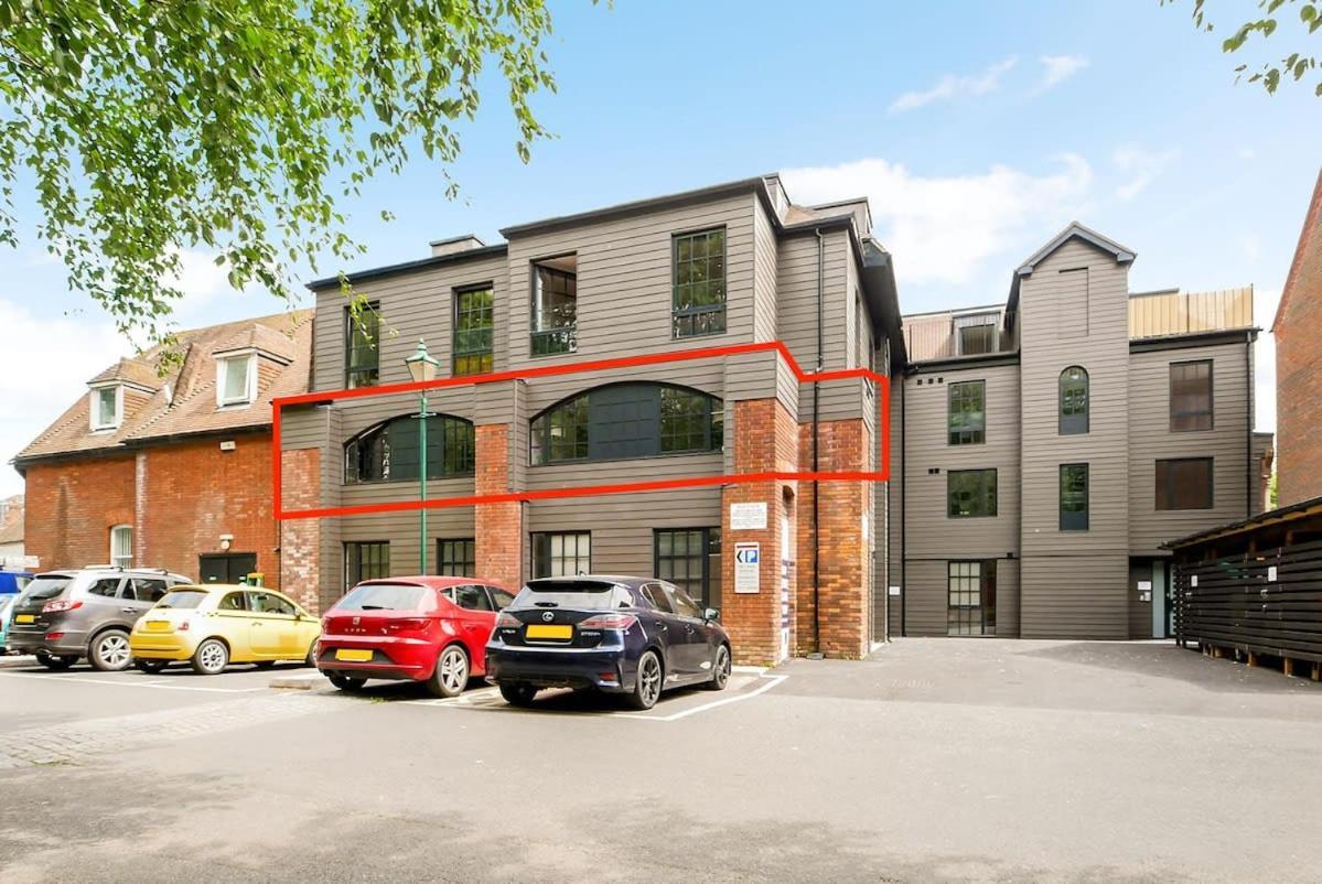 Stylish City Centre Apartment With Sauna Chichester Extérieur photo