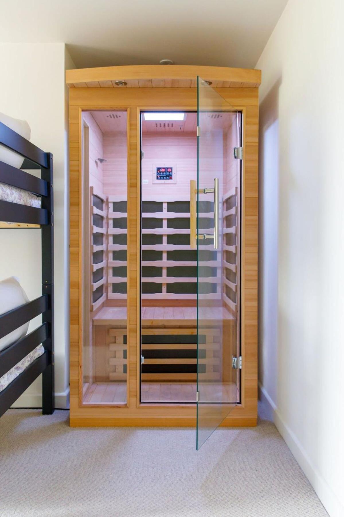 Stylish City Centre Apartment With Sauna Chichester Extérieur photo
